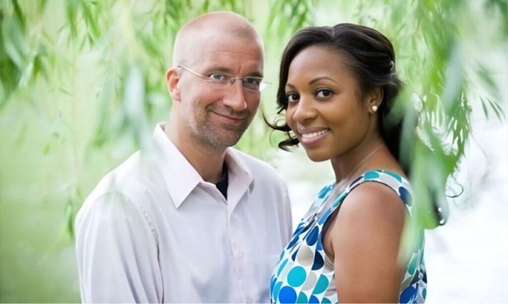 “Behind the Scenes Kimberly Martin’s Journey with Husband Jeffrey Roberts”